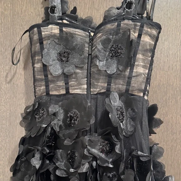 Bronx and Banco Black Gown - Picture 11 of 14